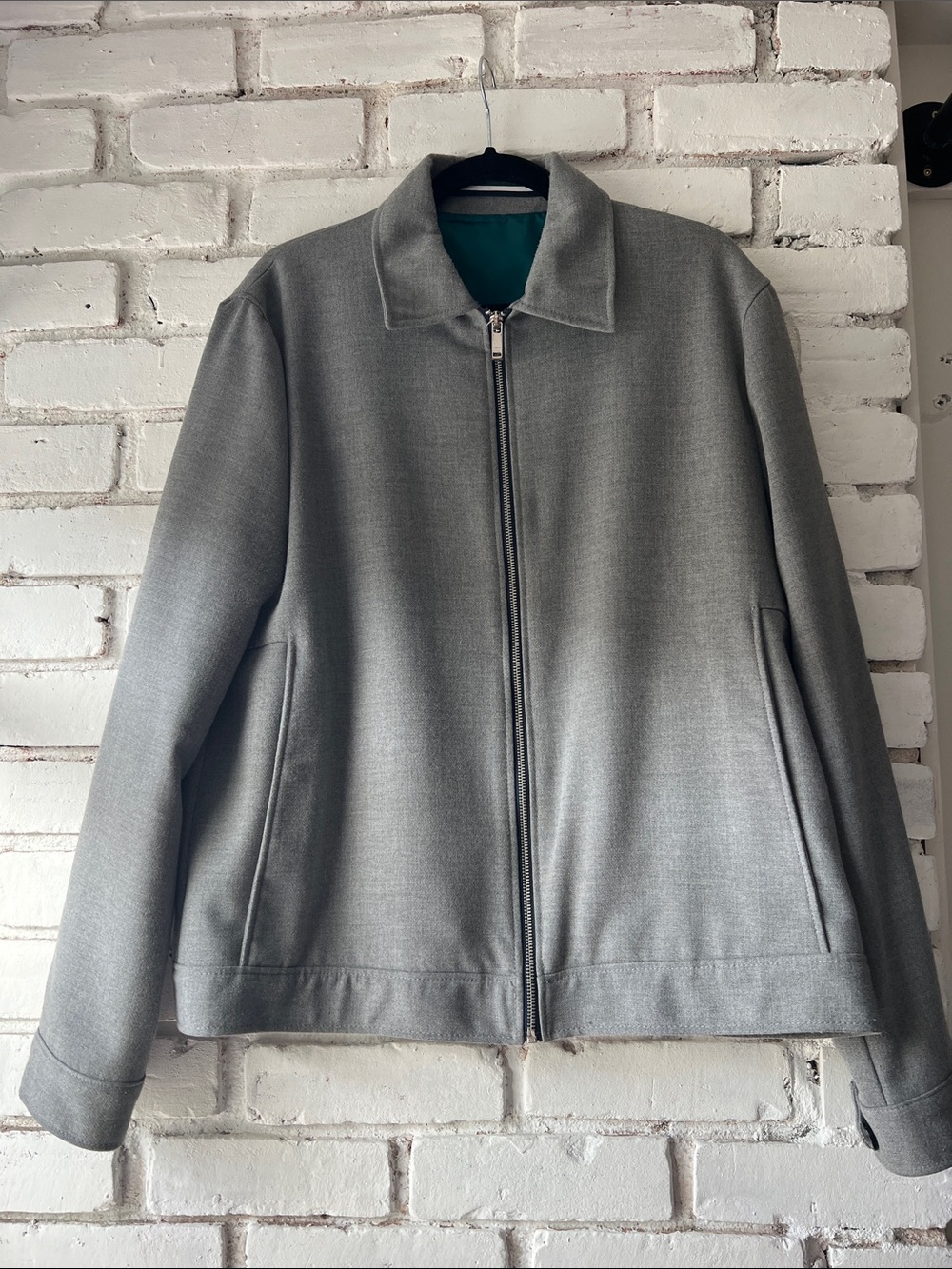 Zara Men's Light Gray Zip-Up Jacket with collar